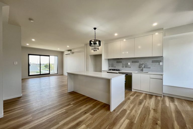 Photo of property in 523c Pakuranga Road, Howick, Auckland, 2010