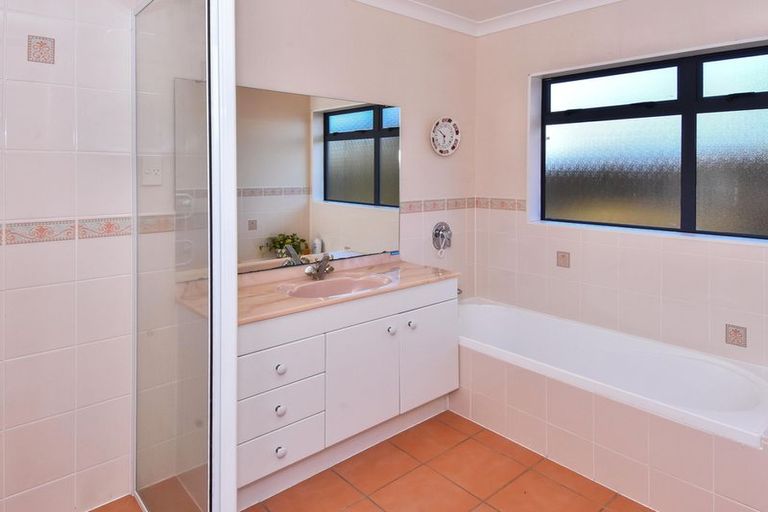 Photo of property in 53 Bellville Drive, Clendon Park, Auckland, 2103