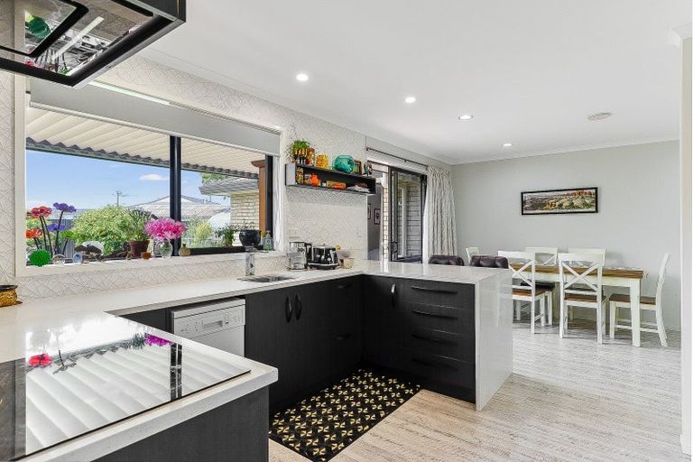 Photo of property in 21 Mangakoea Place, St Andrews, Hamilton, 3200