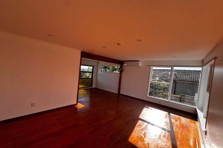 Photo of property in 75 Avonleigh Road, Green Bay, Auckland, 0604