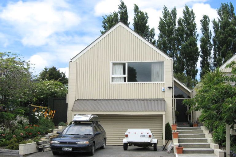 Photo of property in 21 Highfield Place, Avonhead, Christchurch, 8042