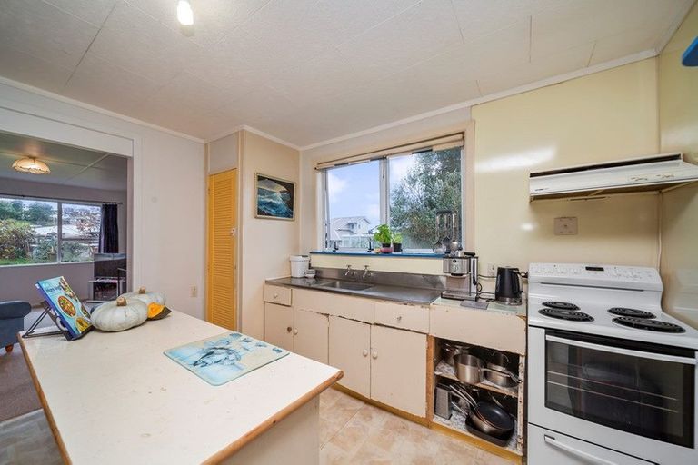 Photo of property in 38 Paritutu Road, Spotswood, New Plymouth, 4310