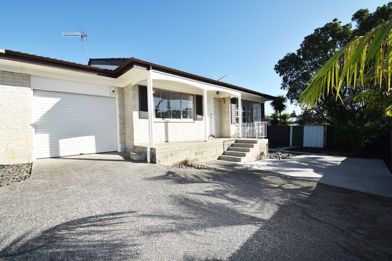 Photo of property in 9 Wairata Place, Te Atatu South, Auckland, 0610