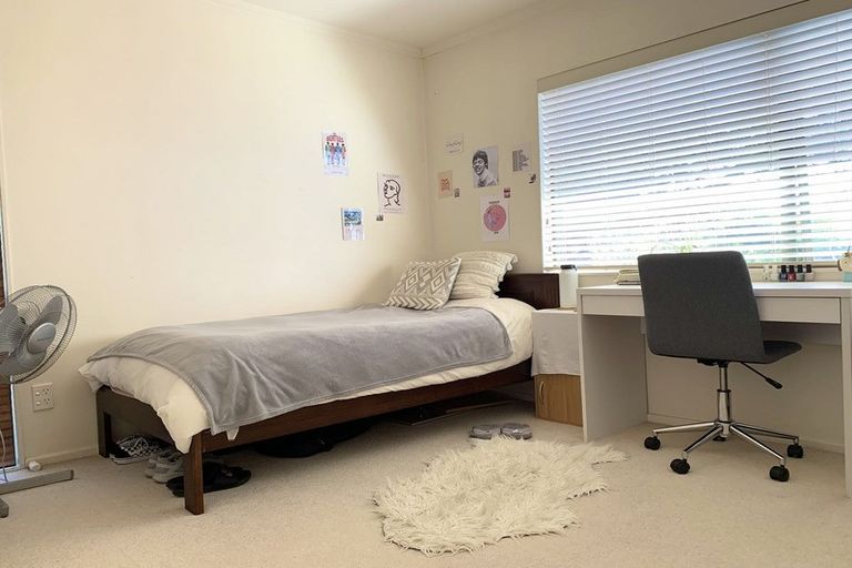 Photo of property in 2/5 Anne Road, Hillcrest, Auckland, 0627