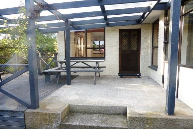 Photo of property in 5 Fairmile Place, Russley, Christchurch, 8042