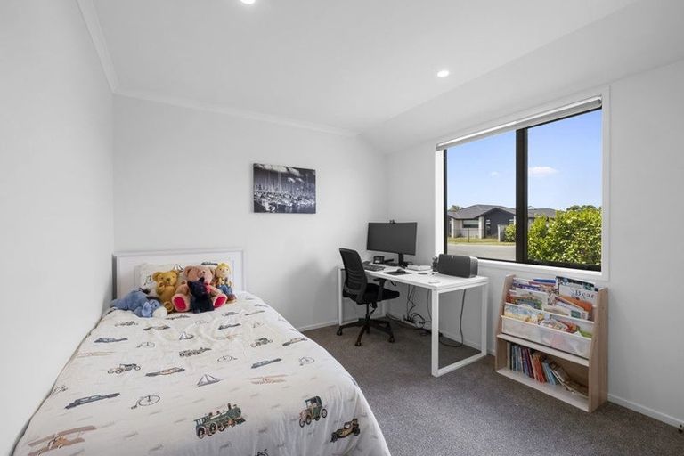 Photo of property in 18 Piharau Crescent, Hurdon, New Plymouth, 4310