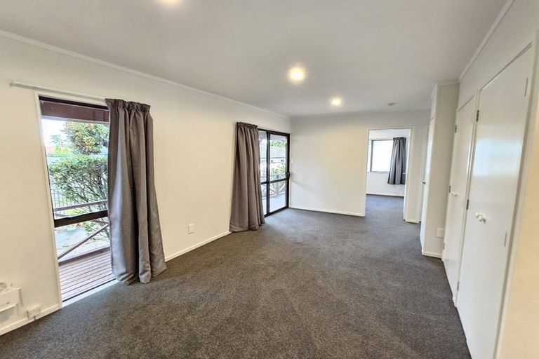 Photo of property in 3/708 Swanson Road, Swanson, Auckland, 0612
