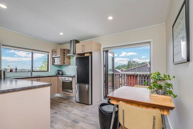 Photo of property in 2/5 Witheford Drive, Bayview, Auckland, 0629