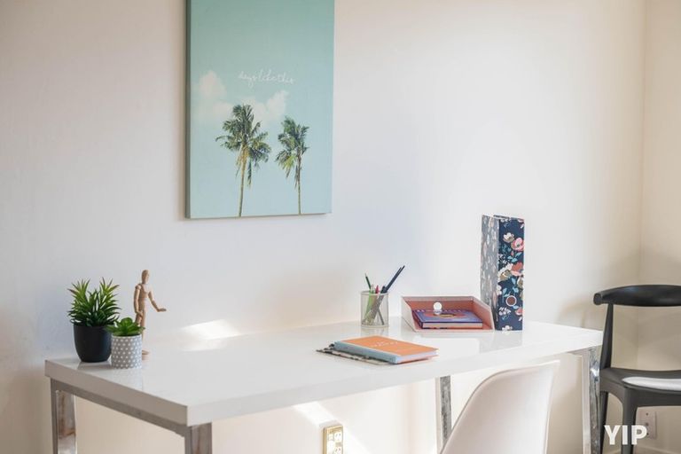 Photo of property in 44 Colchester Crescent, Newlands, Wellington, 6037