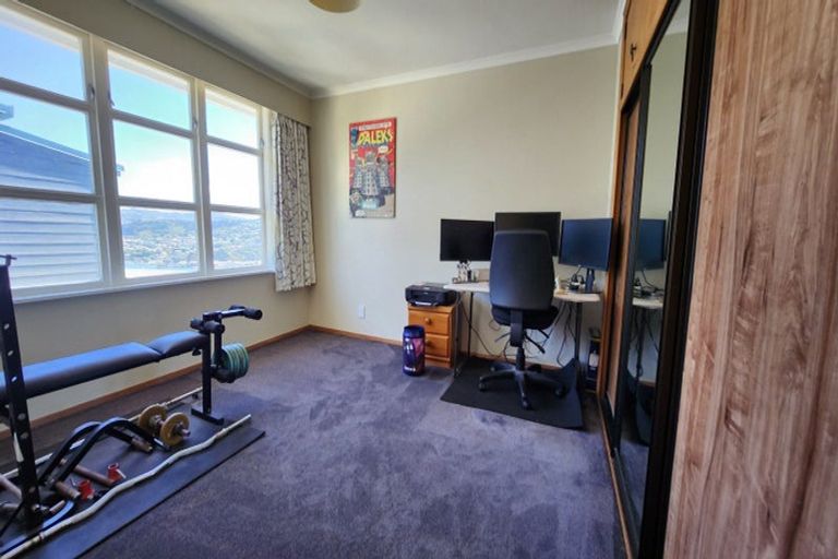 Photo of property in 43 Kaikoura Street, Maupuia, Wellington, 6022