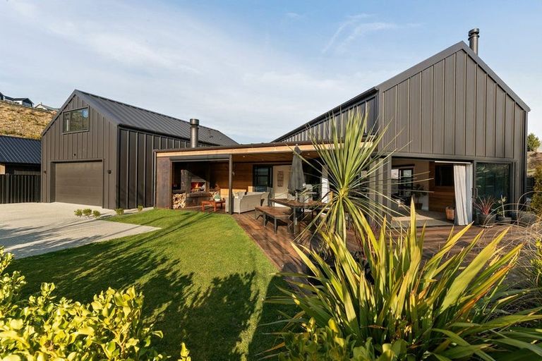 Photo of property in 2 Brodie Avenue, Arrowtown, 9302