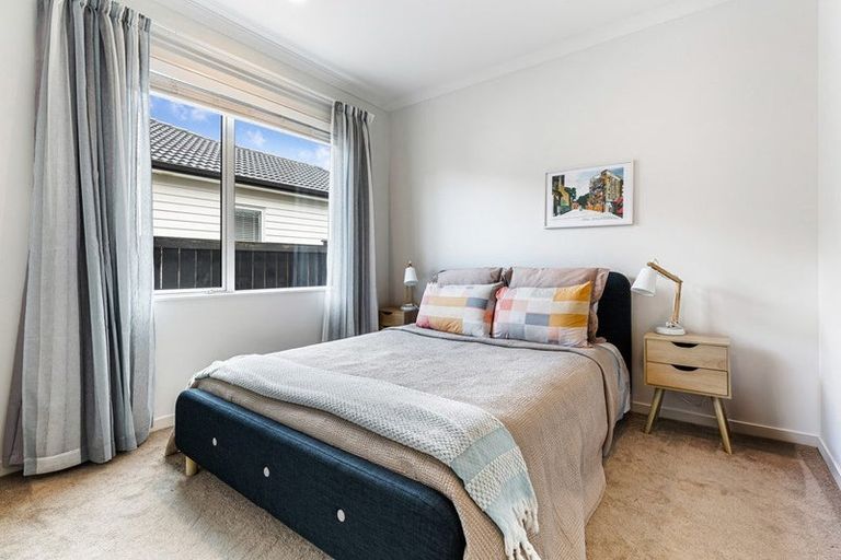 Photo of property in 9 Walter Ruddock Avenue, Kumeu, 0810