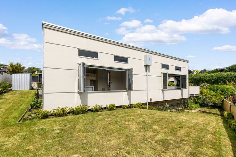 Photo of property in 10e Long Place, Frankleigh Park, New Plymouth, 4310