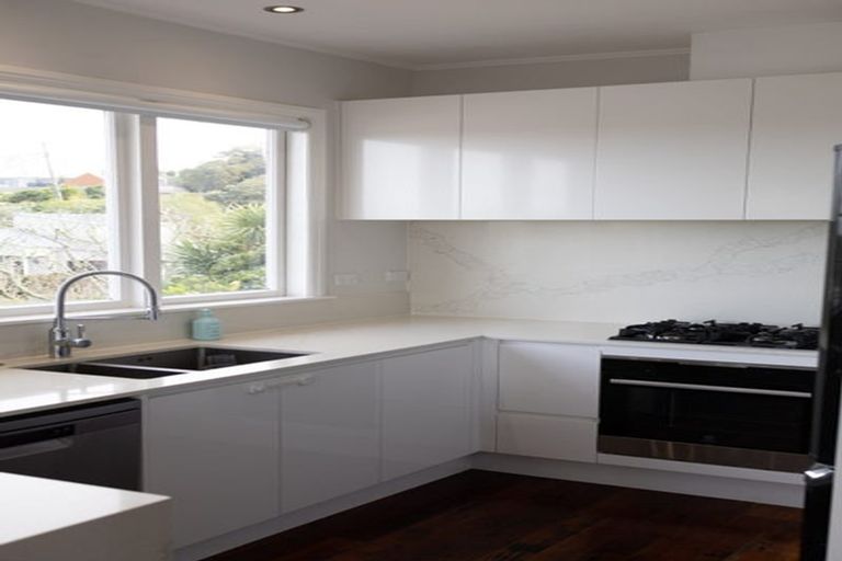 Photo of property in 1/27 Huka Road, Birkenhead, Auckland, 0626