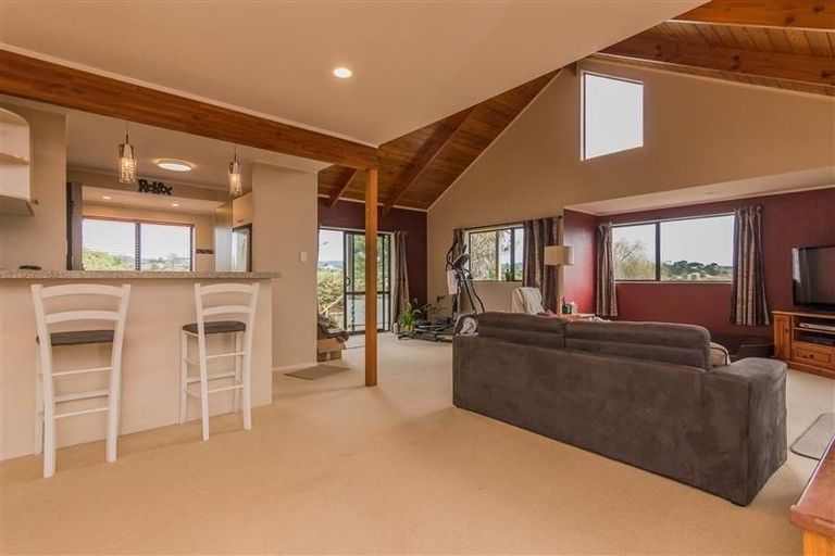 Photo of property in 3/95 Sturges Road, Henderson, Auckland, 0612