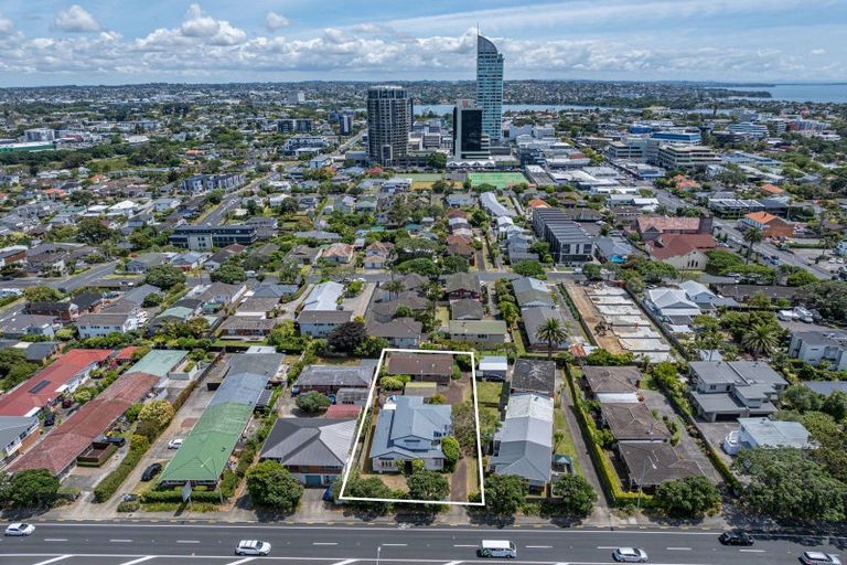 Photo of property in 7 Esmonde Road, Takapuna, Auckland, 0622