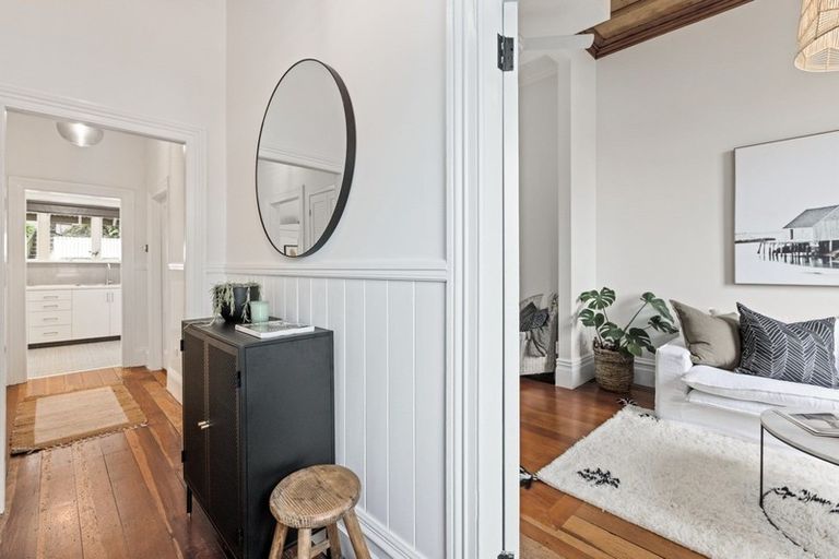 Photo of property in 12 Faraday Street, Hospital Hill, Napier, 4110