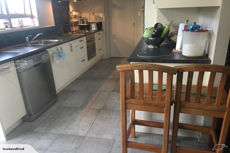 Photo of property in 2/41 Challen Close, Conifer Grove, Takanini, 2112