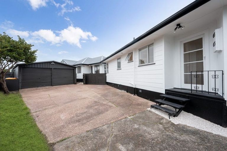 Photo of property in 11 Murillo Place, Henderson, Auckland, 0612