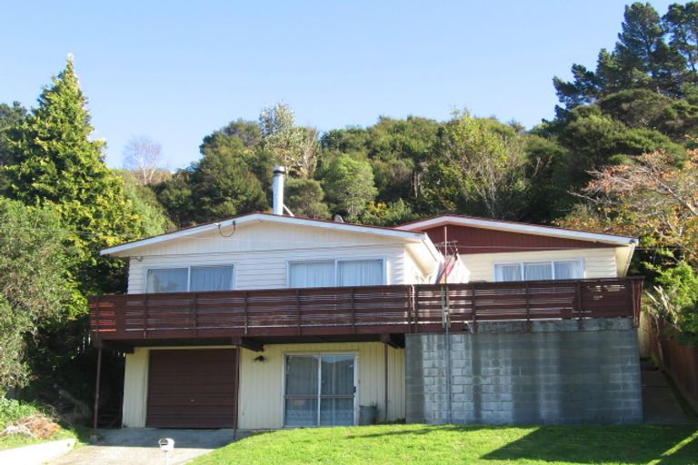 Photo of property in 180 George Street, Stokes Valley, Lower Hutt, 5019