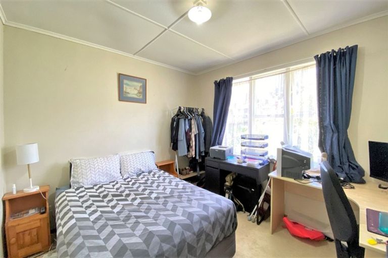 Photo of property in 17 William Souter Street, Forrest Hill, Auckland, 0620