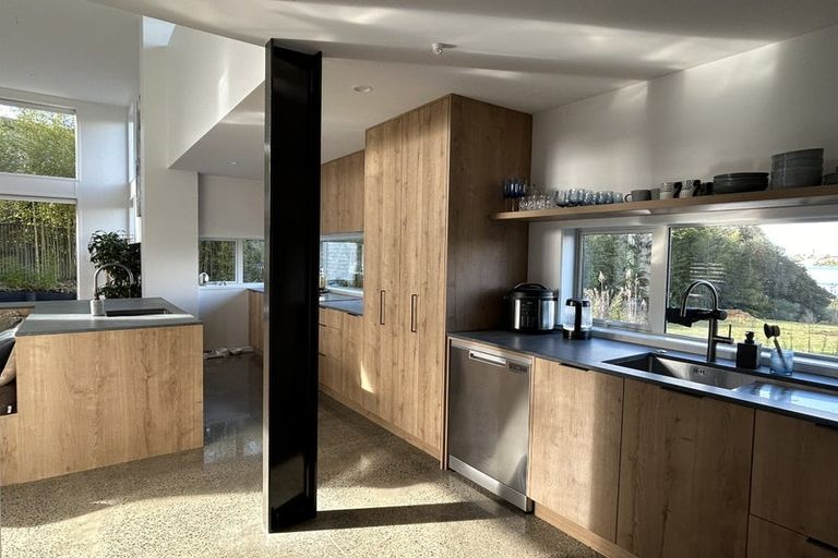 Photo of property in 18 Macbeth Court, Milford, Auckland, 0620