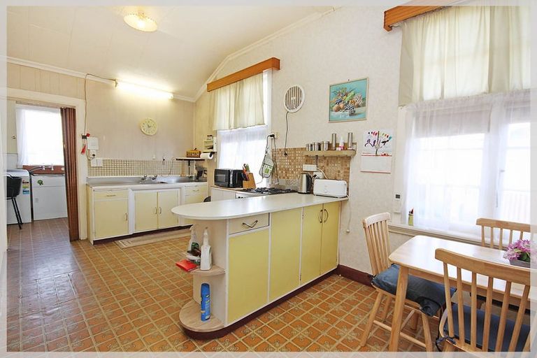 Photo of property in 58 Avenue Road, Foxton, 4814