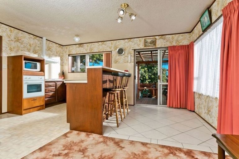 Photo of property in 137 Oaktree Avenue, Browns Bay, Auckland, 0630