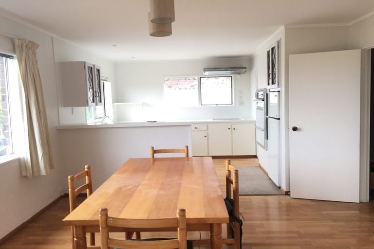 Photo of property in 2/127 Stapleford Crescent, Browns Bay, Auckland, 0630