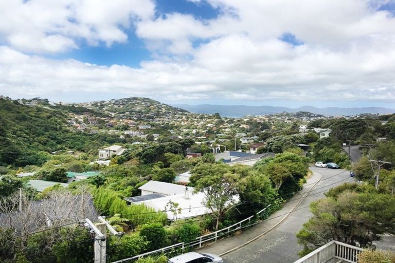 Photo of property in 23 Doris Gordon Crescent, Crofton Downs, Wellington, 6035