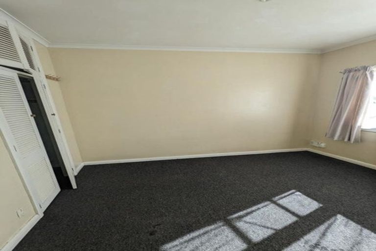 Photo of property in 37 Mako Mako Road, Levin, 5510