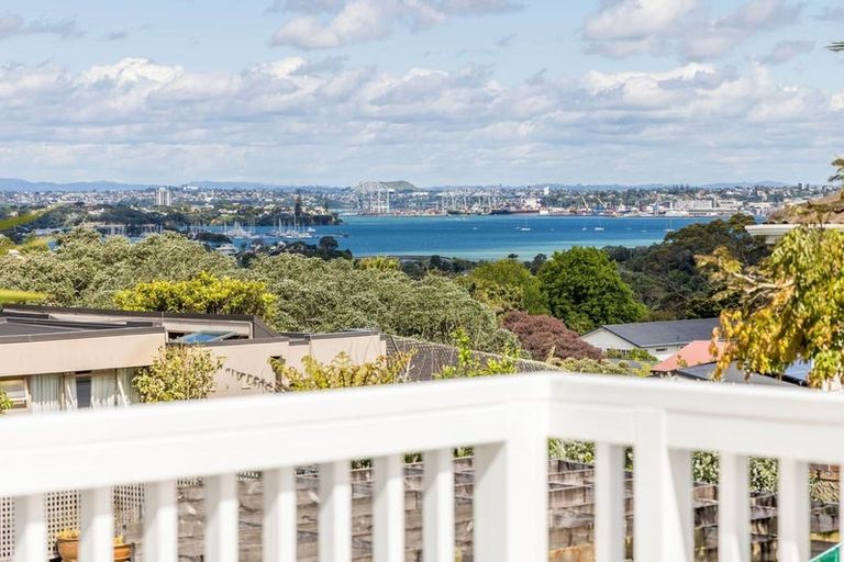 Photo of property in 54 Raleigh Road, Northcote, Auckland, 0627
