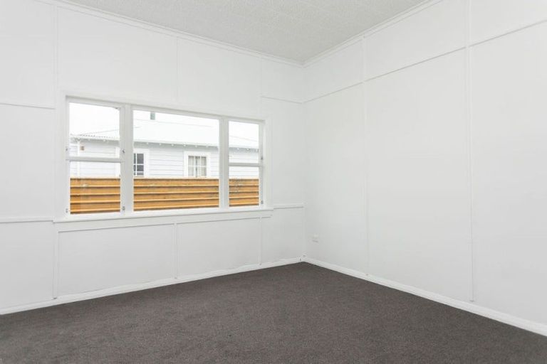 Photo of property in 42 Tennyson Street, Dannevirke, 4930