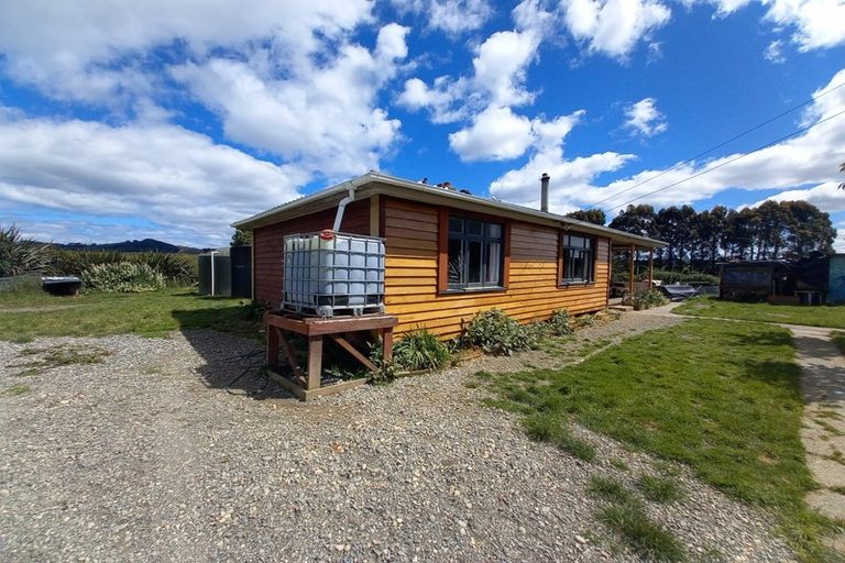 Photo of property in 17 Settlement Road, Papatotara, Tuatapere, 9691