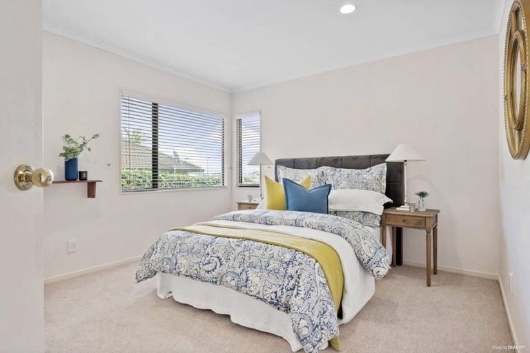 Photo of property in 8 Isaac Place, East Tamaki Heights, Auckland, 2016