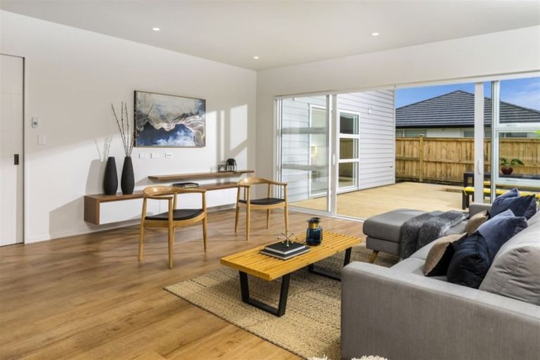 Photo of property in 60 Schoolside Road, Kumeu, 0810