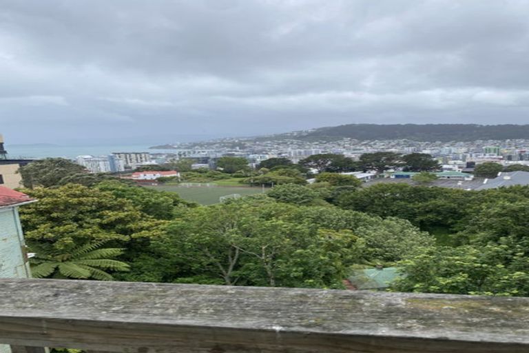 Photo of property in 72 Fairlie Terrace, Kelburn, Wellington, 6021