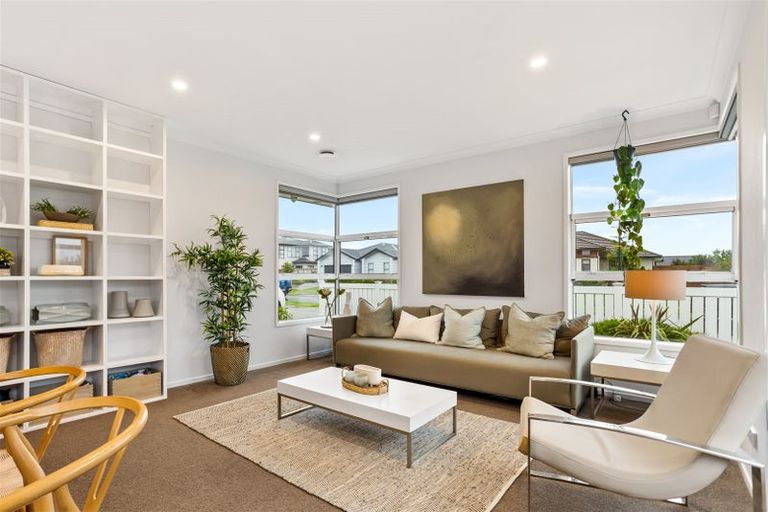 Photo of property in 5 Aporo Drive, Kumeu, 0810