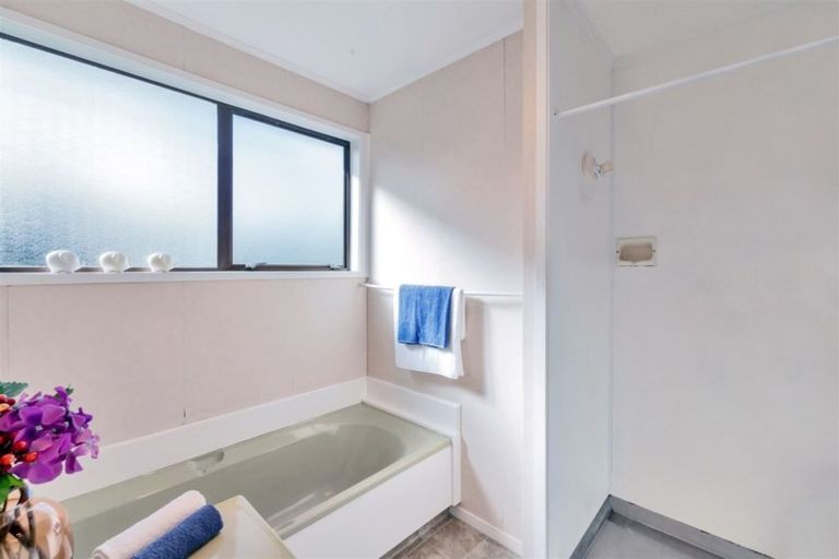 Photo of property in 15 Peterhouse Place, West Harbour, Auckland, 0618