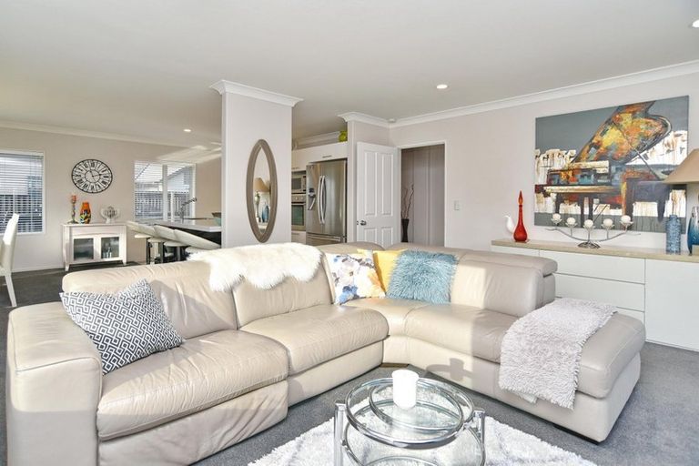 Photo of property in 5 Amoka Crescent, Parklands, Christchurch, 8083