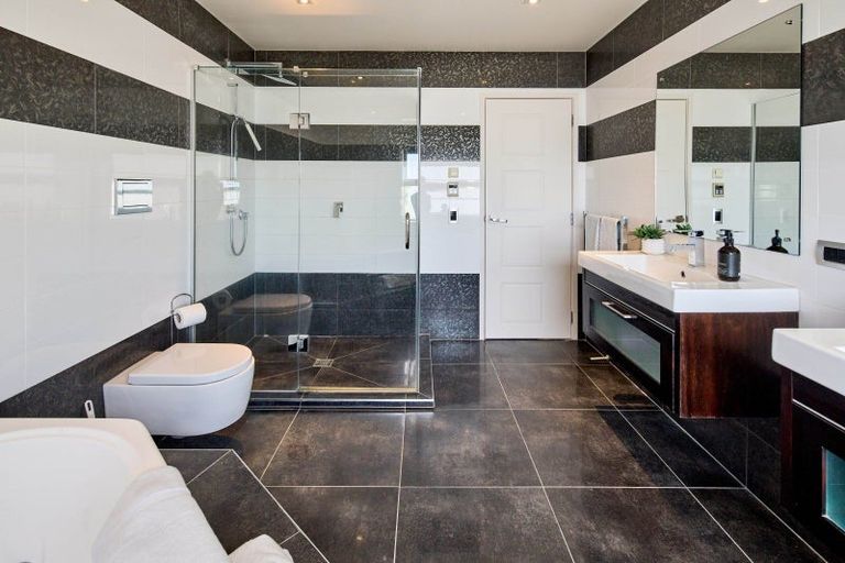 Photo of property in 29d Wai-iti Crescent, Woburn, Lower Hutt, 5010