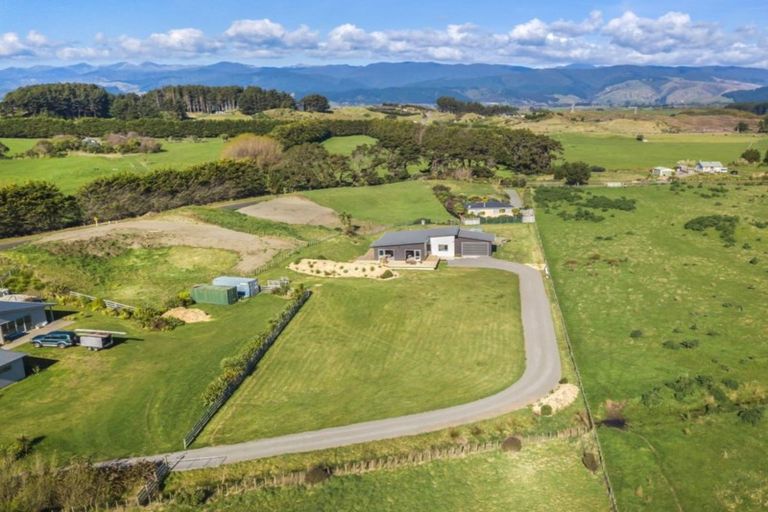 Photo of property in 42a Strathnaver Drive, Waikawa Beach, Manakau, 5573