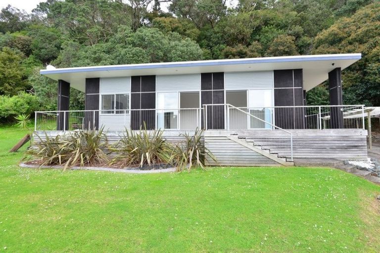 Photo of property in 5a Waiwera Place, Merrilands, New Plymouth, 4312