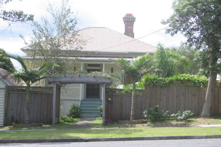 Photo of property in 26 Ewen Alison Avenue, Devonport, Auckland, 0624