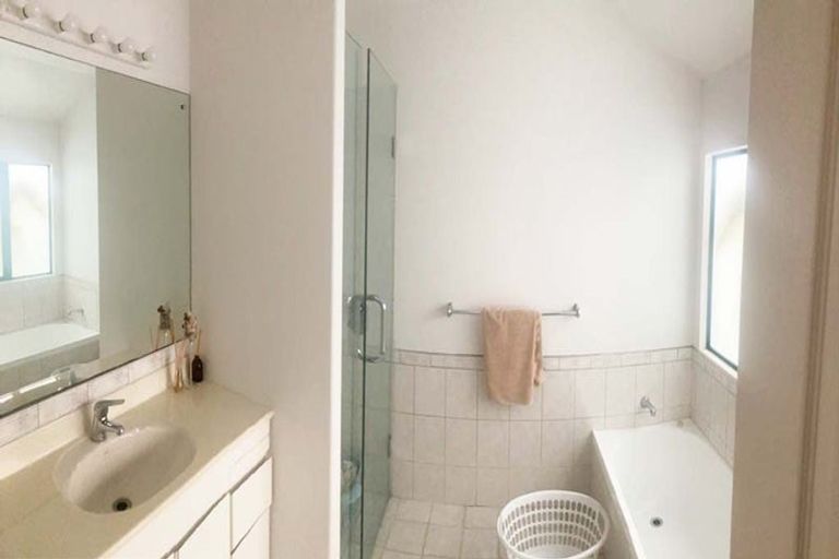 Photo of property in 4 Savoy Road, Orewa, 0931