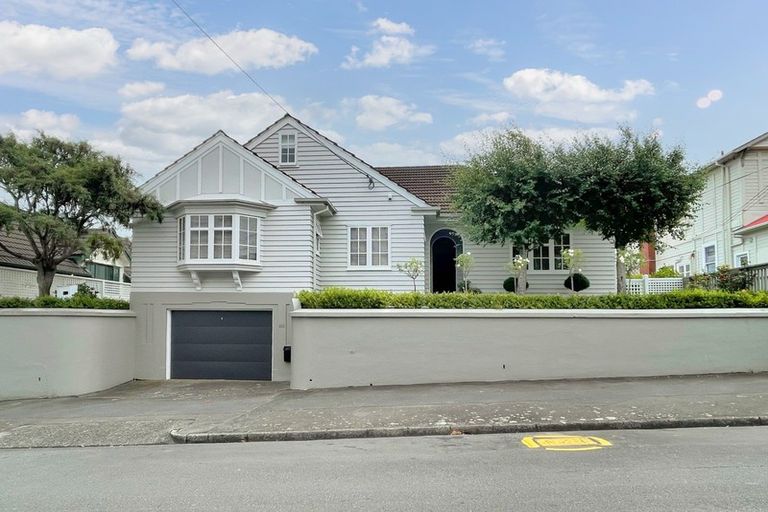 Photo of property in 100 Brougham Street, Mount Victoria, Wellington, 6011