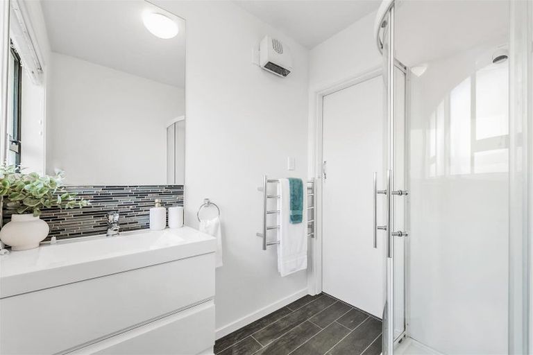 Photo of property in 12 Oakhurst Place, Russley, Christchurch, 8042