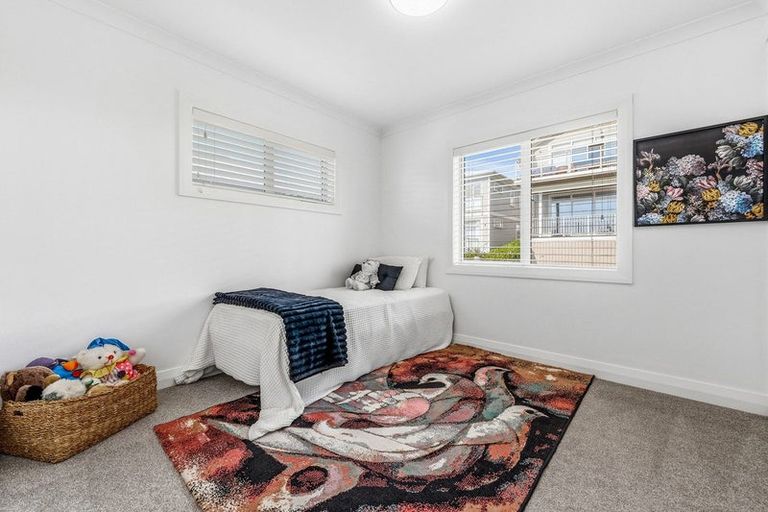 Photo of property in 15 Landmark Terrace, Orewa, 0931