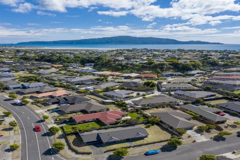 Photo of property in 52 Campion Road, Waikanae Beach, Waikanae, 5036