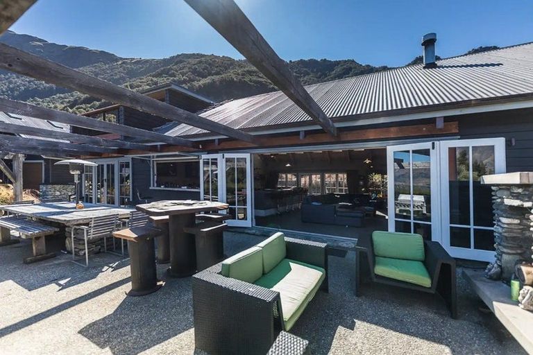 Photo of property in 5 Fishermans Lane, Mount Creighton, Queenstown, 9371